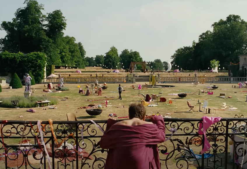 Screenshot from the movie "Saltburn"