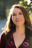 Sarah Tomlinson headshot